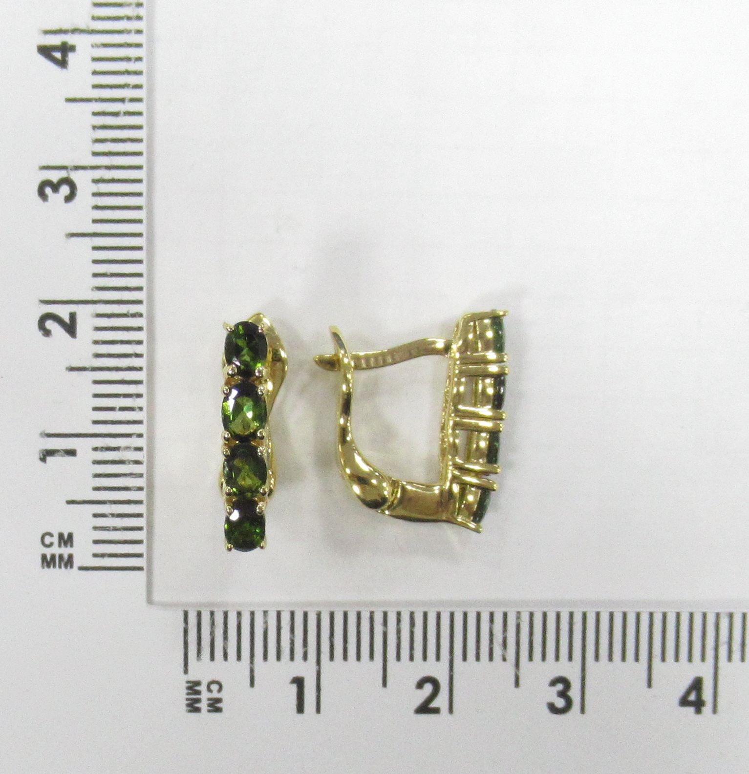 Серебряные серьги 925 пробы; вставки 8 Турмалин зеленый 1,29 ct;